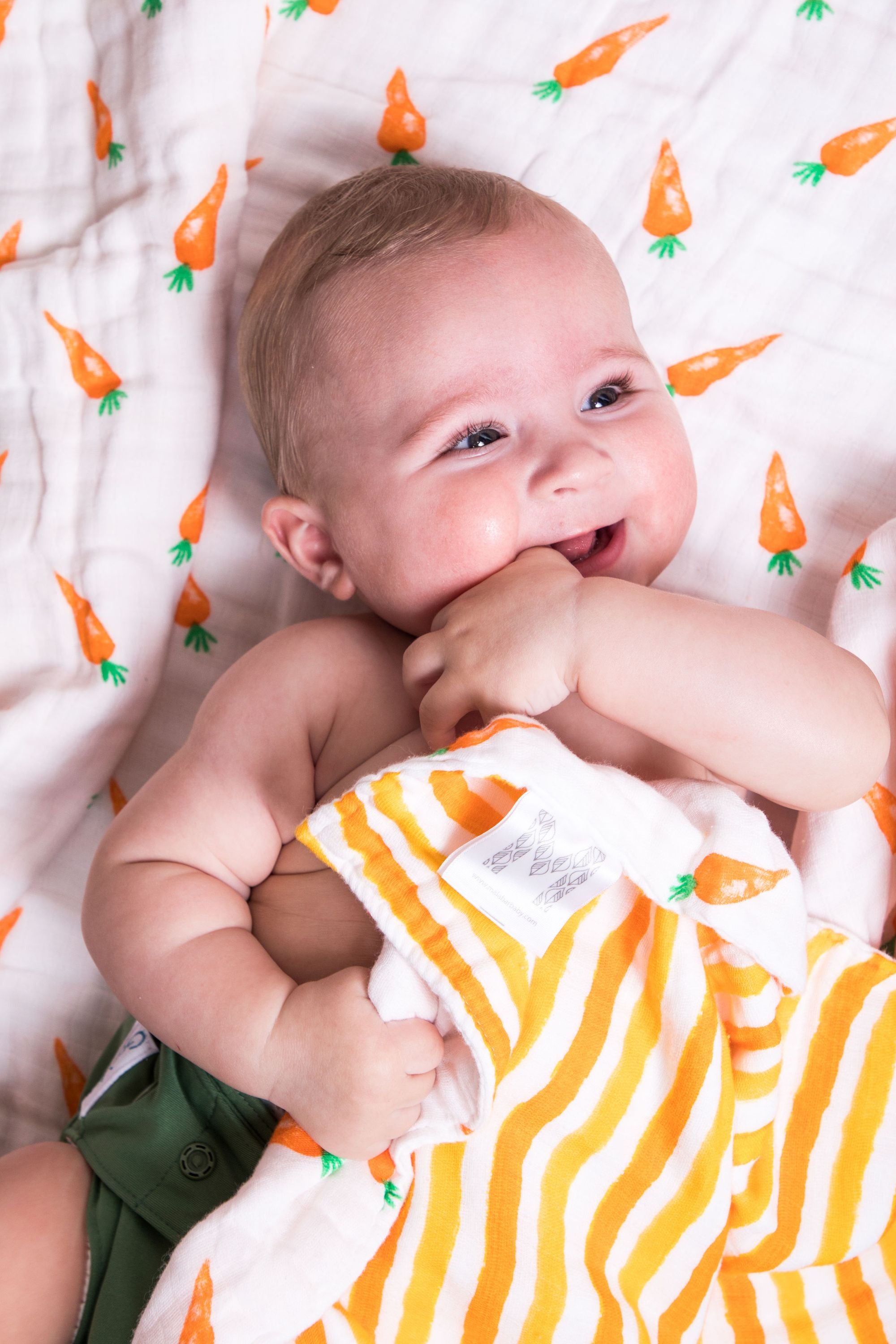 Organic Snug Blanket - Carrots